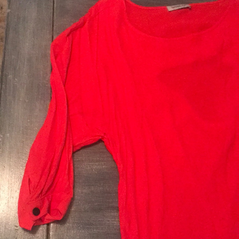Red blouse! - Picture 3 of 4